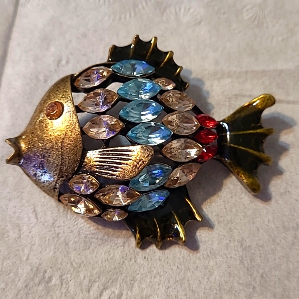 RMN fish brooch